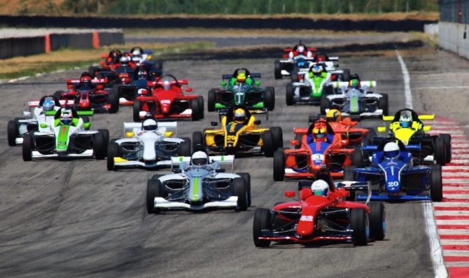 Formula X regala spettacolo