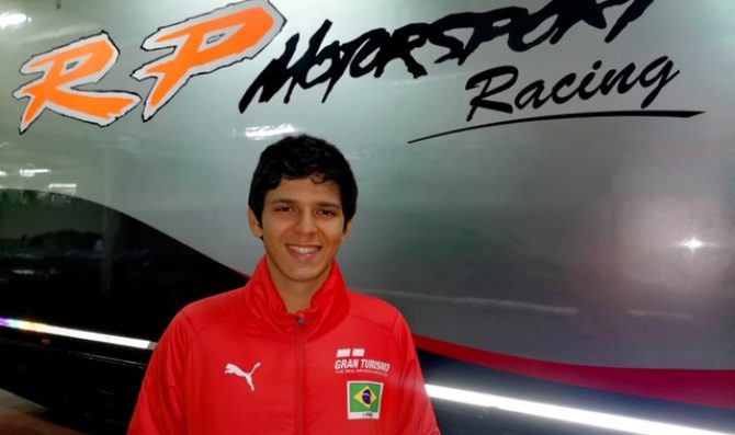 Fraga firma con DR Formula