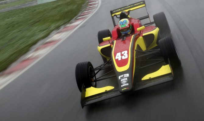 Skelton passa nel British F3