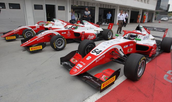 Un test FIA F3 per il campione