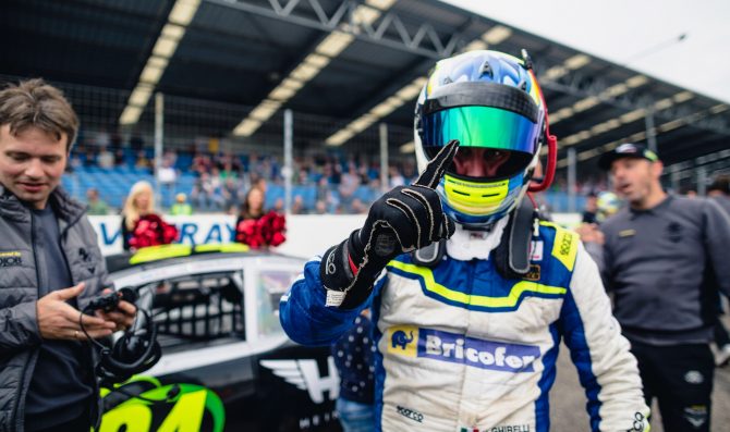 Ghirelli e Maggi sulla Mustang di Hendriks
