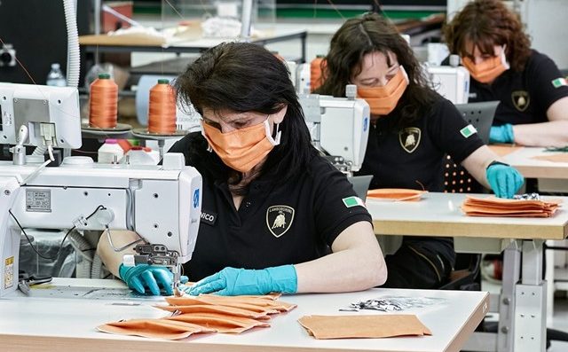 Lamborghini produce mascherine e visiere