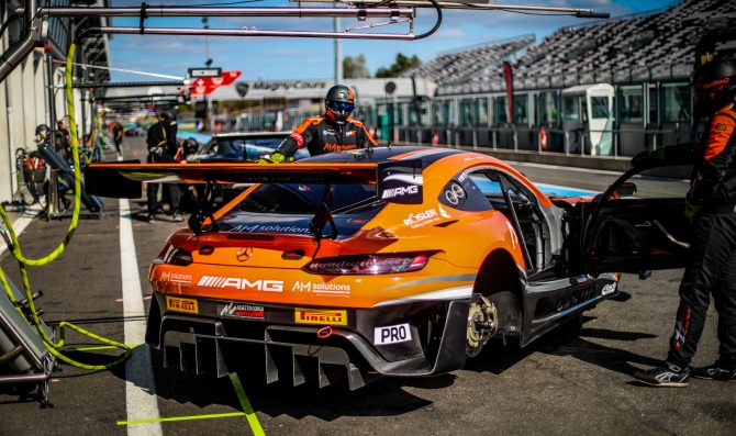 Magny-Cours: prima fila Mercedes-Lambo