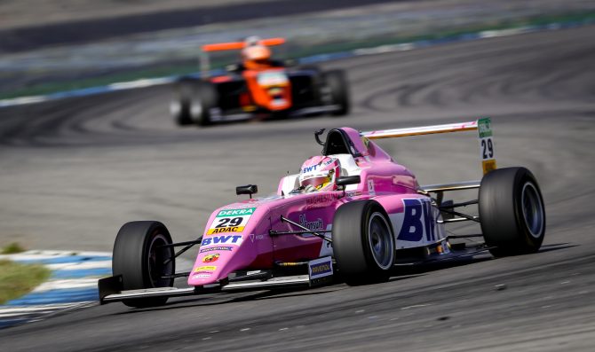 Gara 1: vince Durksen, Minì out
