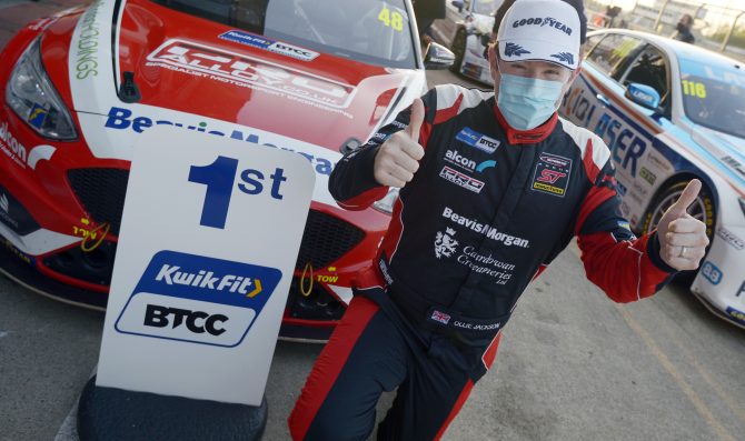 Sutton maintains BTCC lead