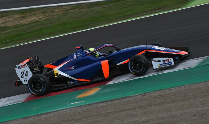 Libere: Ok Estner, debutta Barnicoat