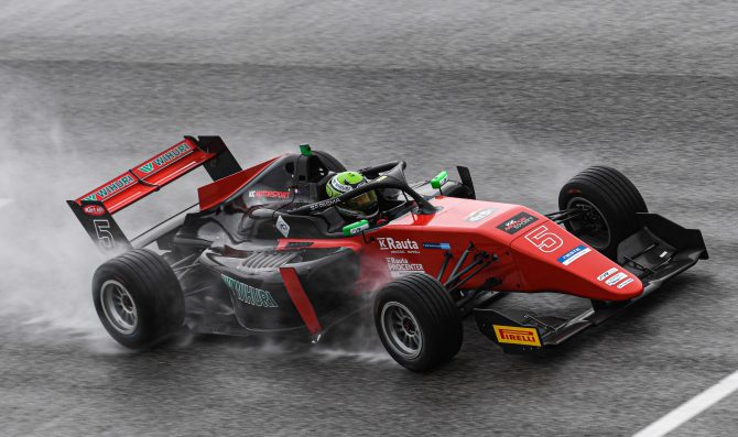 Monza, libere 1: Pasma con il bagnato