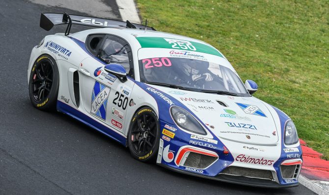 Autorlando a due punte in GT4