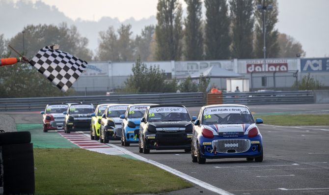 Special Car & Azzoli presenti