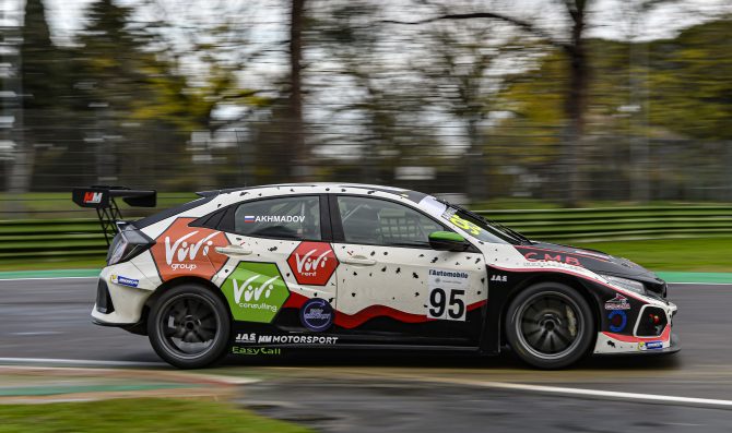 Riba e Akhmadov con MM Motorsport a Imola