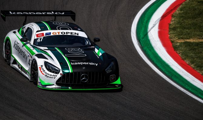 Spinelli fa la pole a Imola