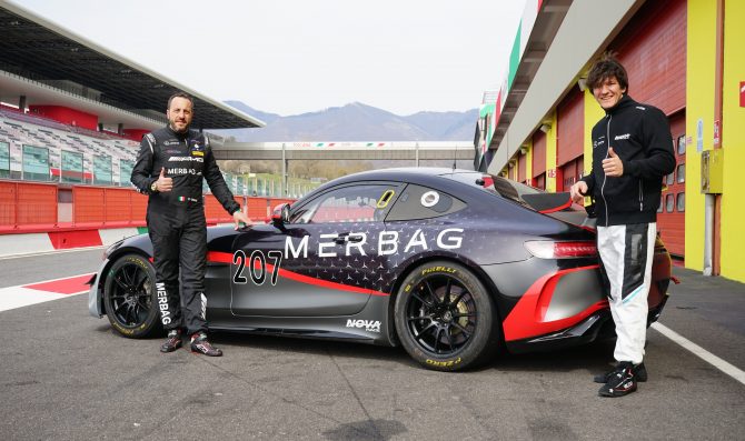 Bencivenni con Ferri sulla Mercedes-AMG GT4 di Nova Race