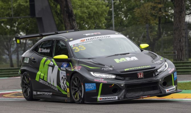 Carlo Tamburini incanta e vince a Imola nel TCR Italy